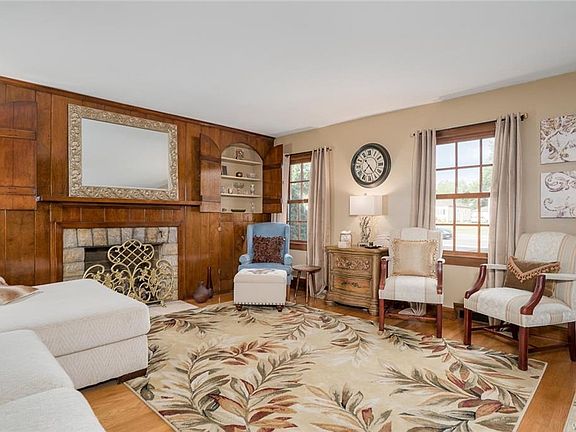 3rd image of 1251 Colvin Blvd