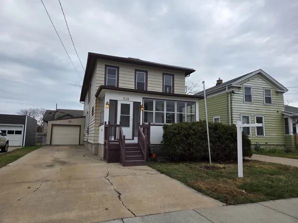 526 Central St, Oshkosh, WI 54901