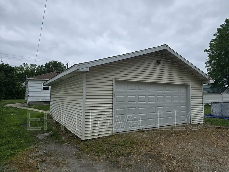 606 Wyoming St — Photo 2