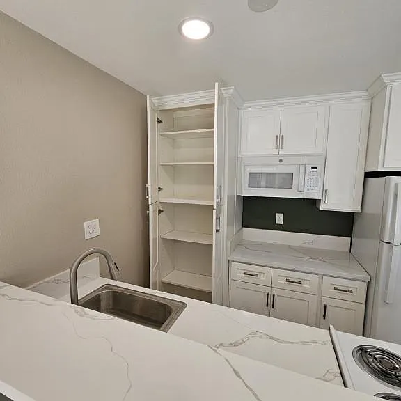 7041 Pickering Ave #9 — Photo 1