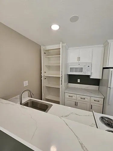 7041 Pickering Ave #9 Photo 1