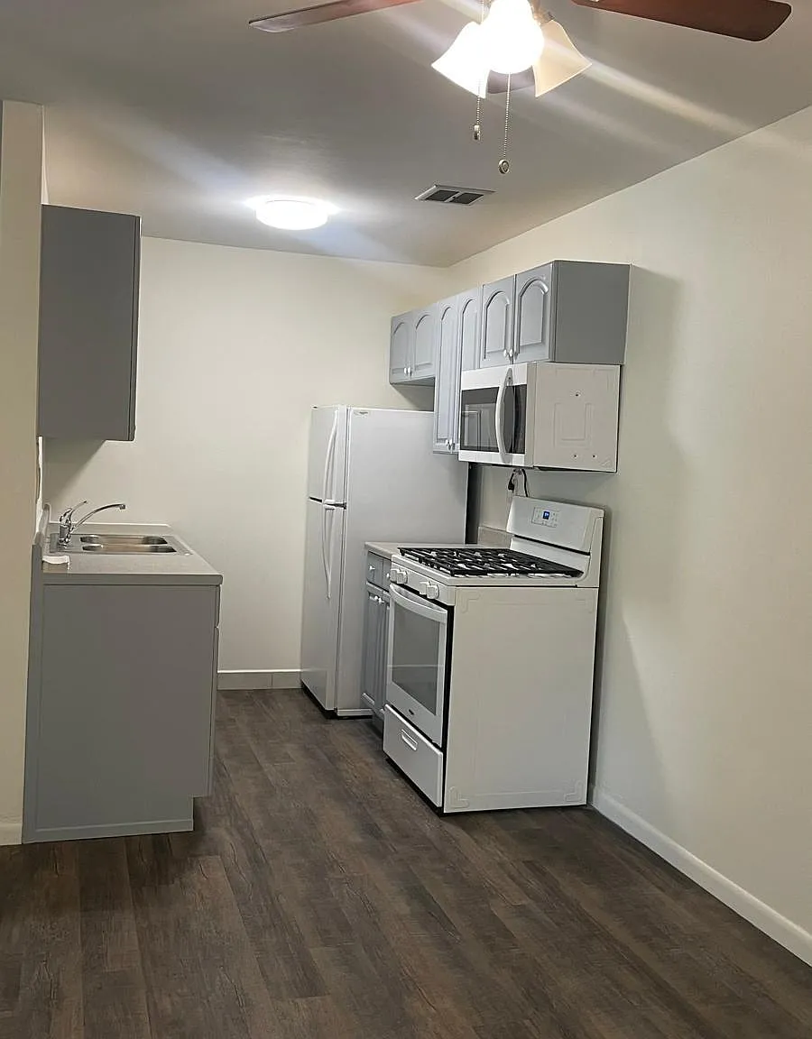 2 bed, 950 sqft, $1,700 — Photo 1