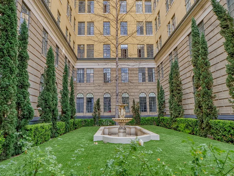 The Langham — Photo 35