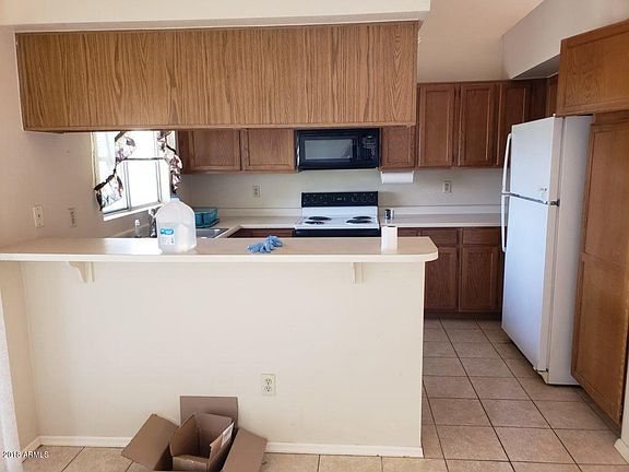 3rd image of 9262 W Cameron Dr