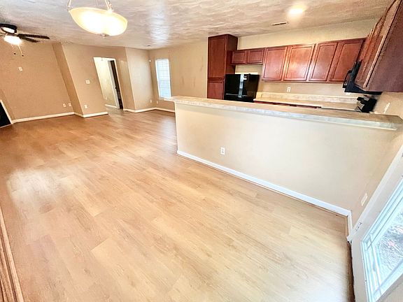 2nd image of 1515 W 40th St