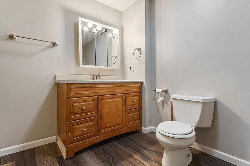 1820 Sanderson Ave — Photo 3