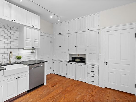 5th image of 6016 Oxford St