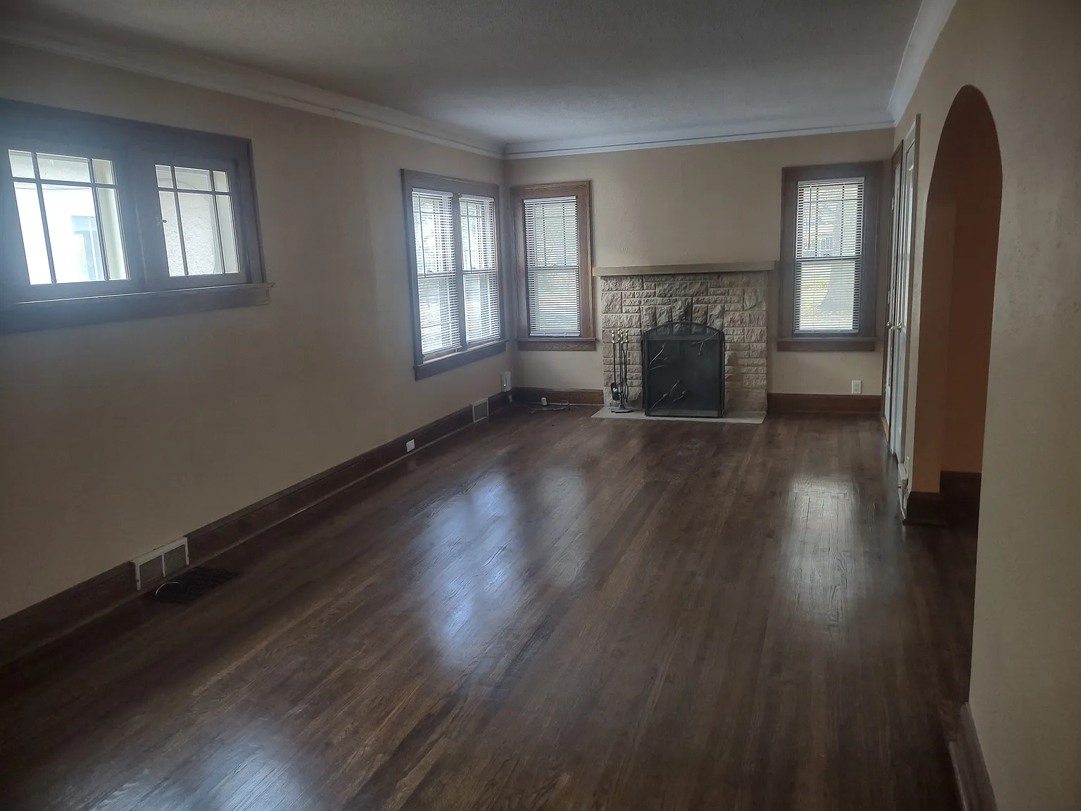 3 bed, 2200 sqft, $2,650 — Photo 3