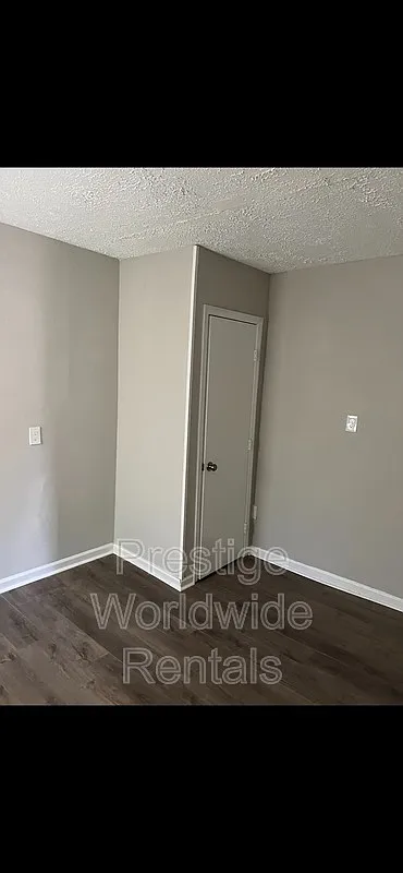3 bed, 1.0 bath, 1481 sqft, $1,200 — Photo 3