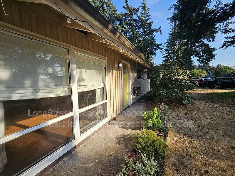 3 bed, 1.0 bath, 1000 sqft, $2,295 — Photo 4