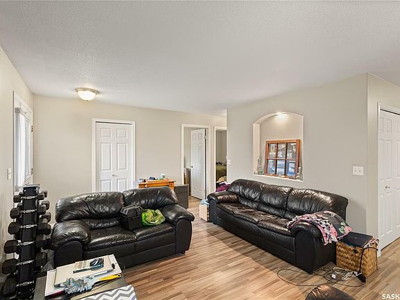 4th image of 425 Keevil Cres #103B