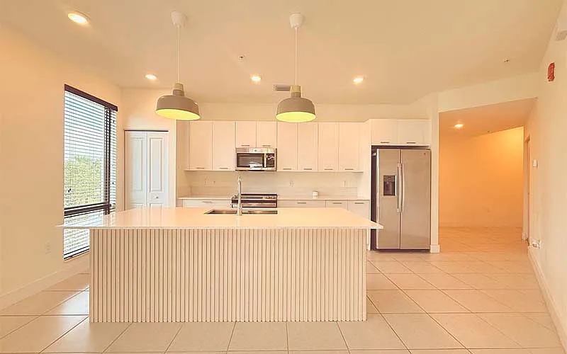 3 bed, 1334 sqft, $3,300 — Photo 3