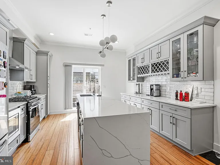 2604 Reed St — Photo 6