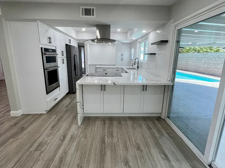Eat-in bar between dining room and kitchen