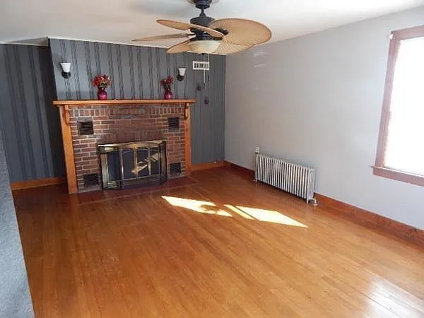 5 bed, 1761 sqft, $3,200 — Photo 2