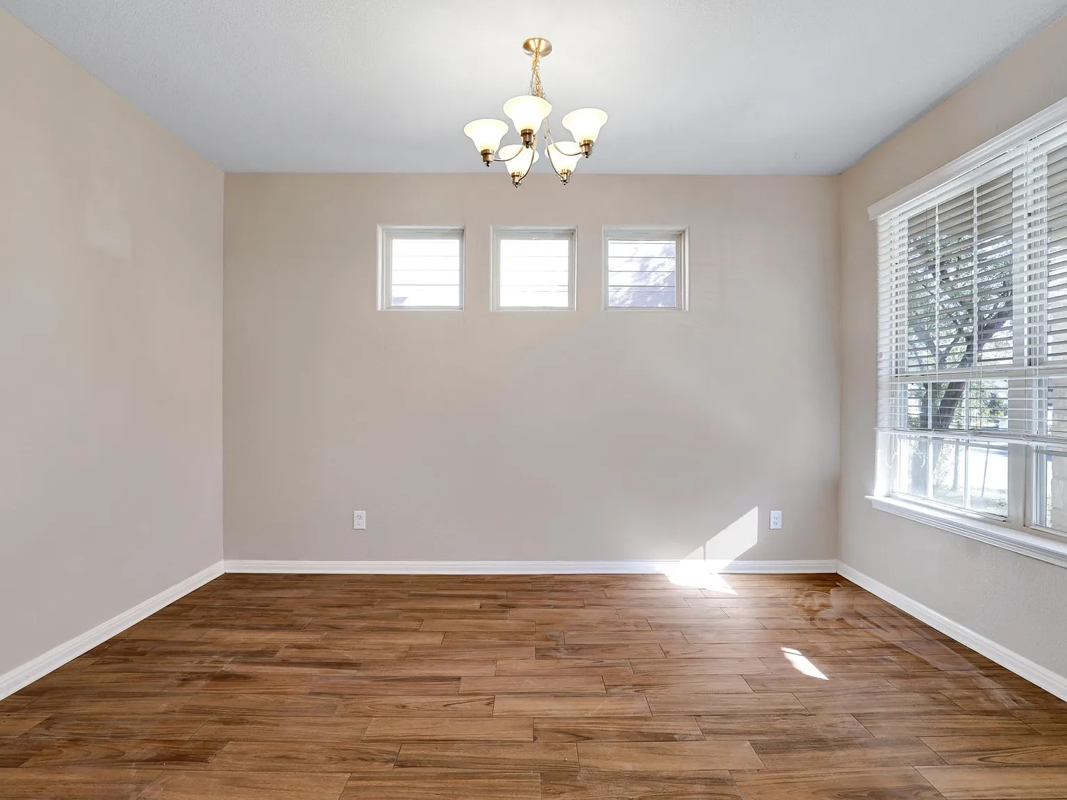4 bed, 3.5 bath, 2657 sqft, $2,500 — Photo 3