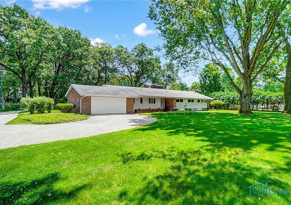 1st image of 33 Parkwood Dr