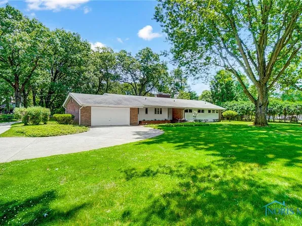 33 Parkwood Dr, Bowling Green, OH 43402