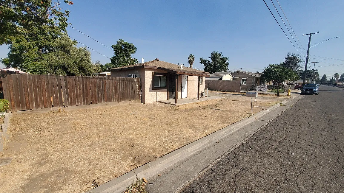 1 bed, 400 sqft, $1,275 — Photo 2