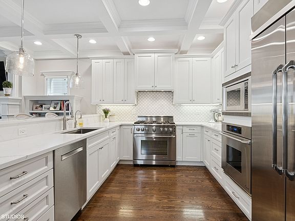 5th image of 2450 W Warner Ave