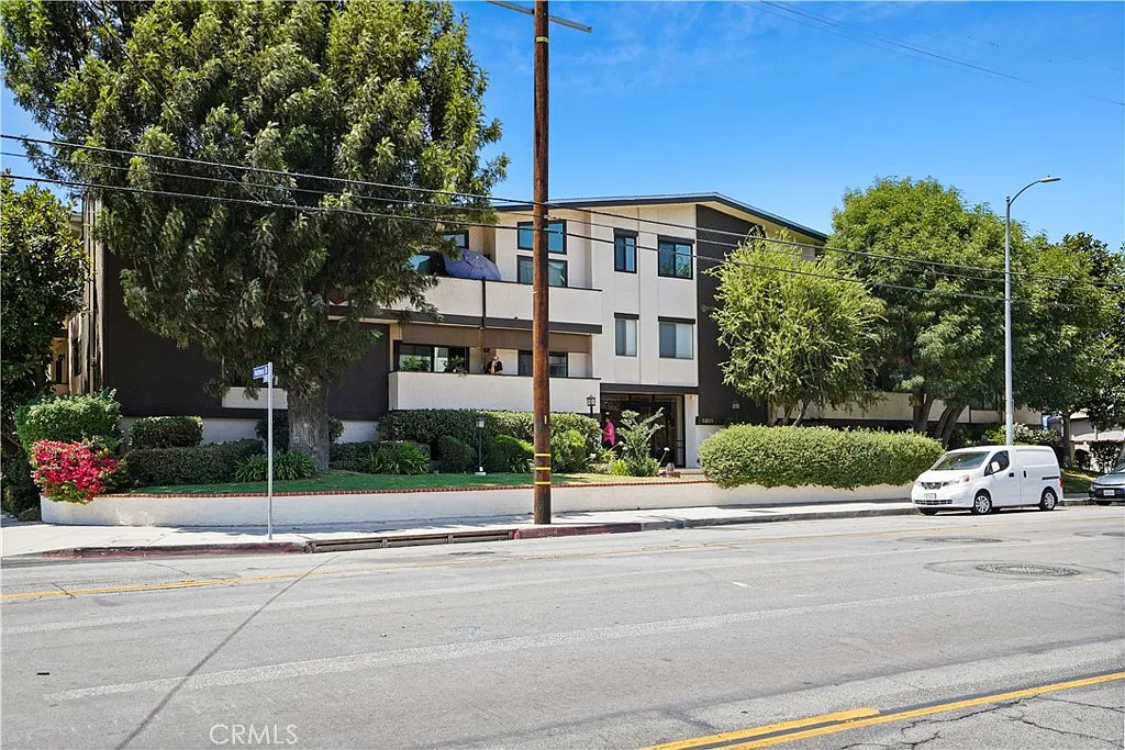 1 bed, 928 sqft, $2,600 — Photo 2