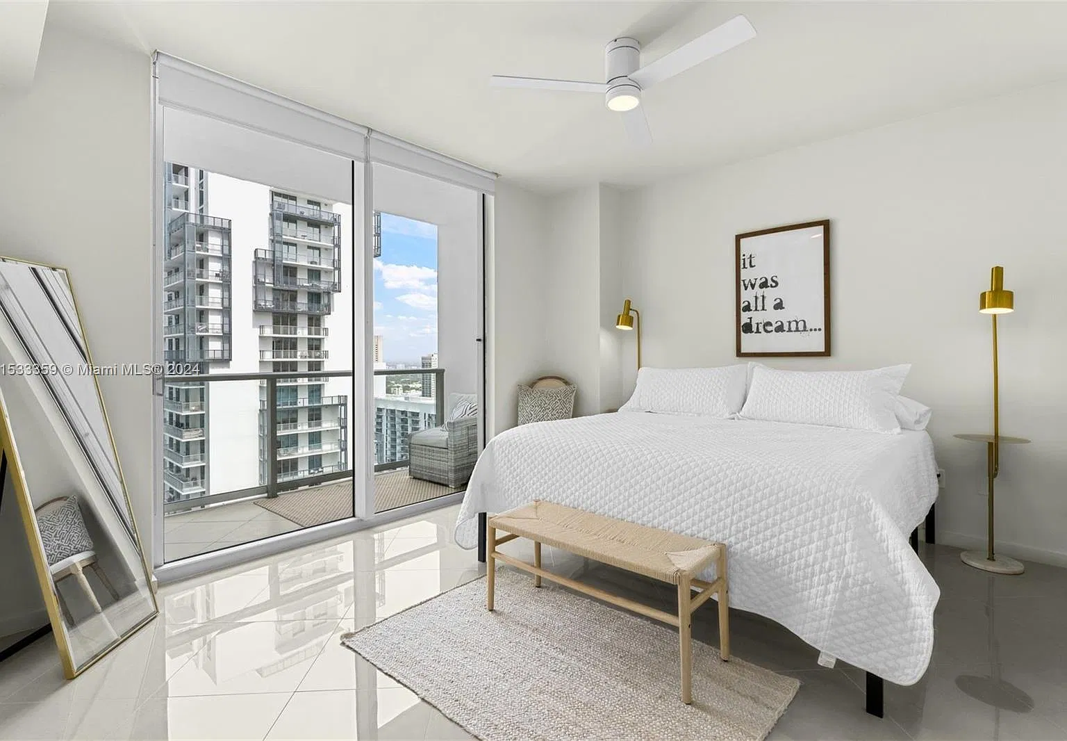 1 bed, 1.5 bath, 733 sqft, $3,250 — Photo 2