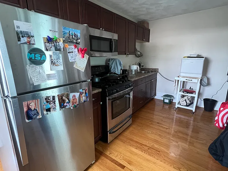 235 Columbia St #4R — Photo 7