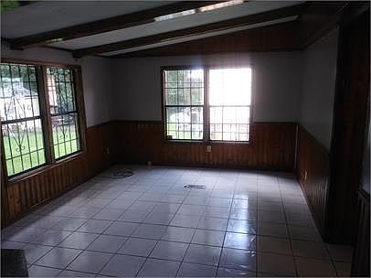 3rd image of 806 Penny Pl