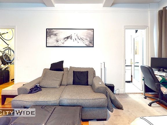 4th image of 140 E 46th St #6W