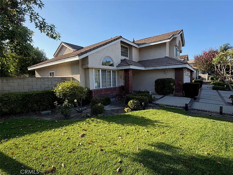 807 Cottonwood Way — Photo 1