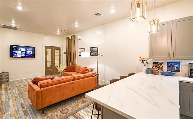 625 Louisa St — Photo 8