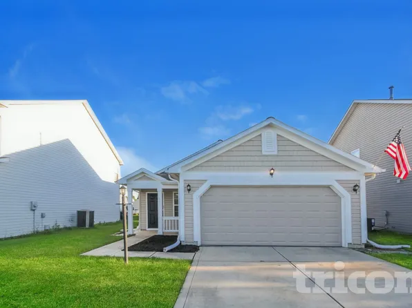 643 Rocky Meadow Dr, Greenwood, IN 46143