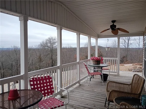 71 Partee Dr, Sunrise Beach, MO 65079