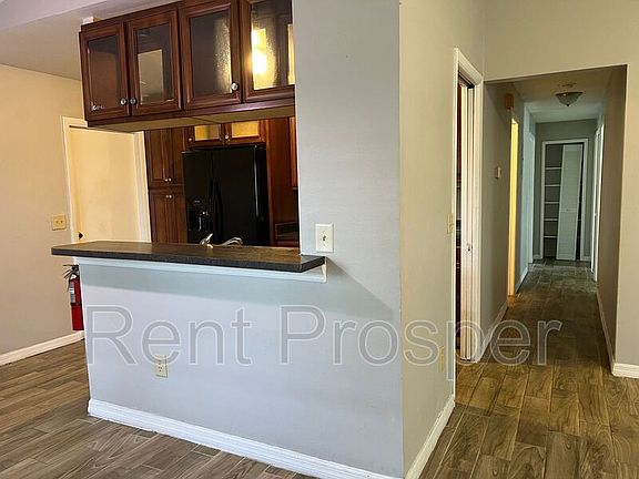 3rd image of 408 Maxey Ave