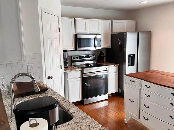 5th image of 383 Oxford Oak Dr
