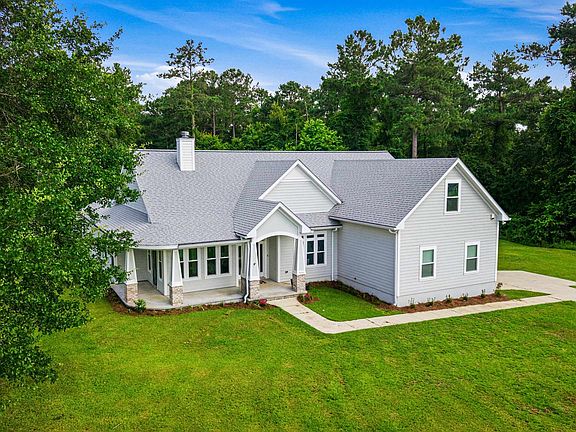 2nd image of 225 Wisteria Ln