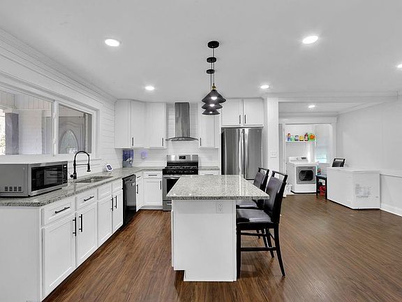 3rd image of 2307 Favor Rd SW