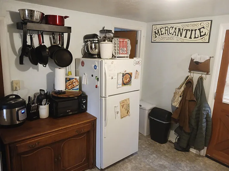 401 Lyons Lower Level — Photo 7
