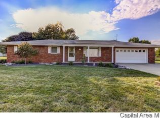 415 N Springfield Rd, Raymond, IL 62560