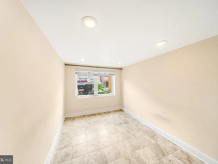1505 Spring Pl NW — Photo 31