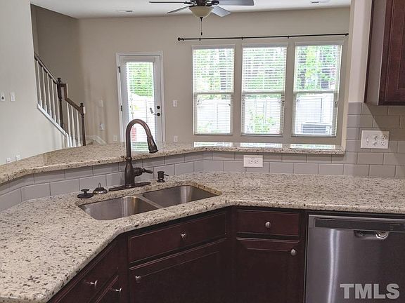 5th image of 108 Tuftin Dr