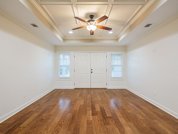 2nd image of 925 Sugarberry Dr