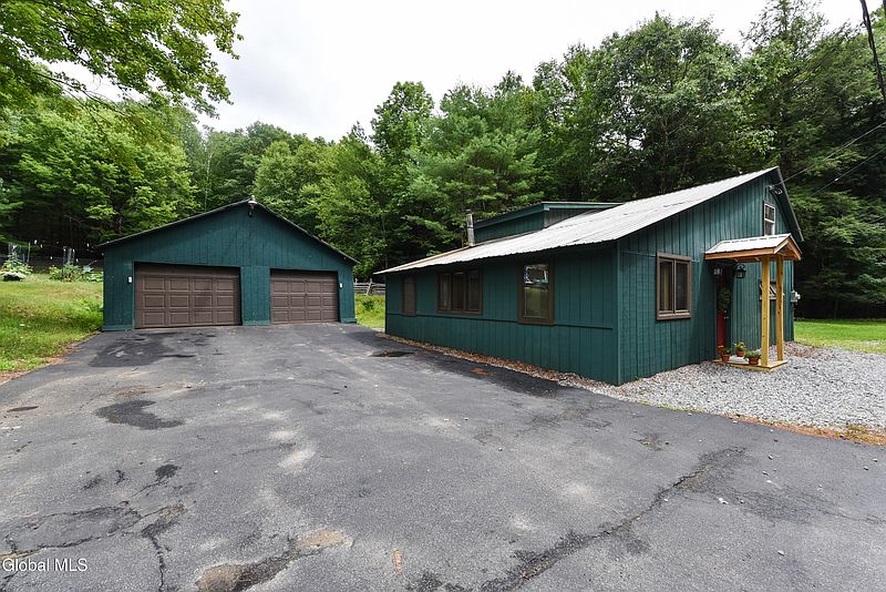 2nd image of 148 Lake Tour Road