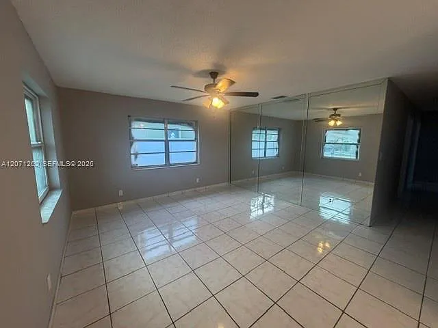 2571 NW 5th St — Photo 2