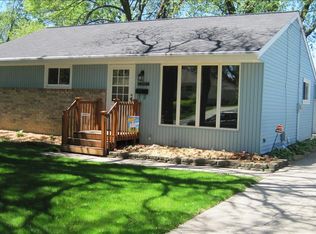 2893 S 96th St, West Allis, WI 53227