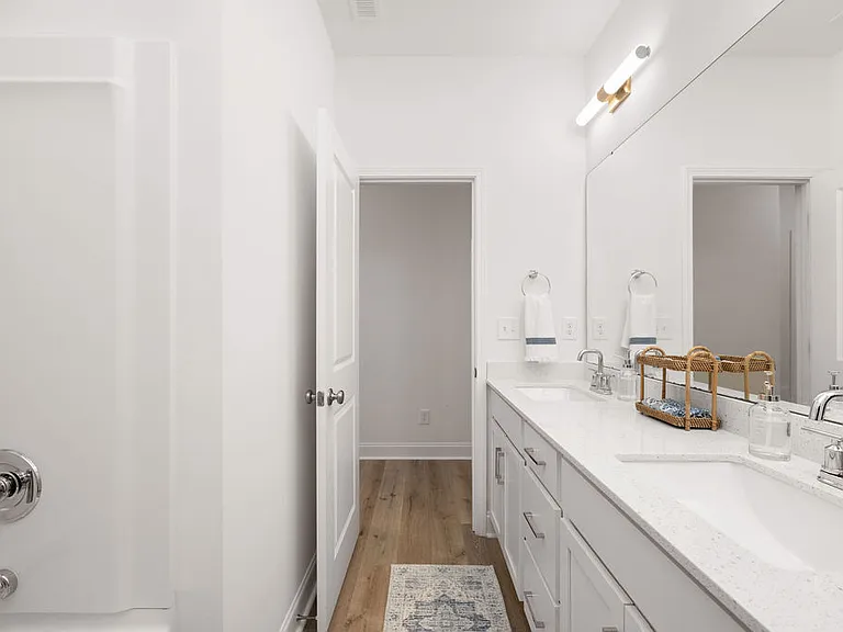 Oak Lake Townhomes — Photo 21