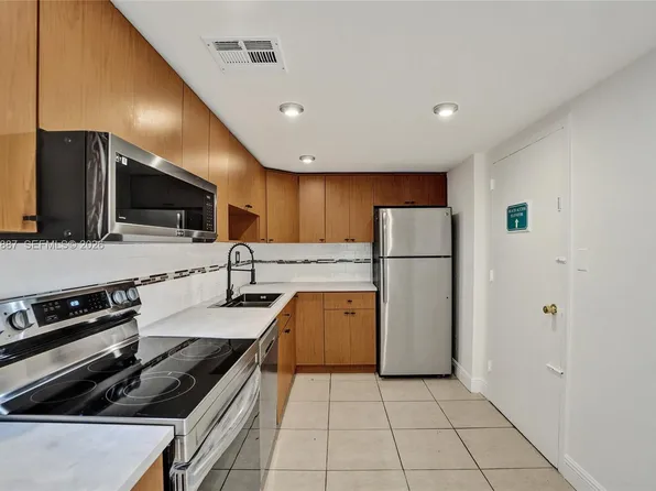 1800 Sans Souci Blvd APT 435, North Miami, FL 33181
