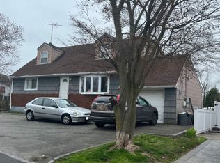 18 May Ct, Freeport, NY 11520