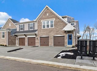 554 Foxhill Dr #12-305, Crescent Springs, KY 41017