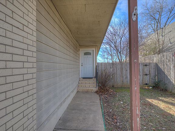 2nd image of 1712 W 57th Pl